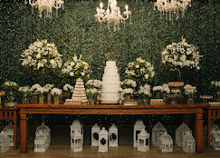 Decoração de casamento com flores brancas